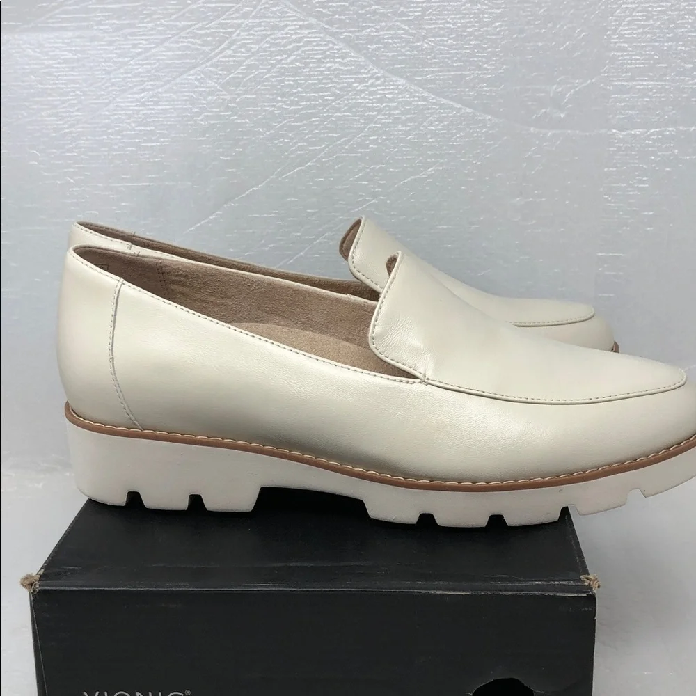 NEW Vionic Loafers Kensley Cream Leather Slip On Chunky Lug Soles Women’s Size 9